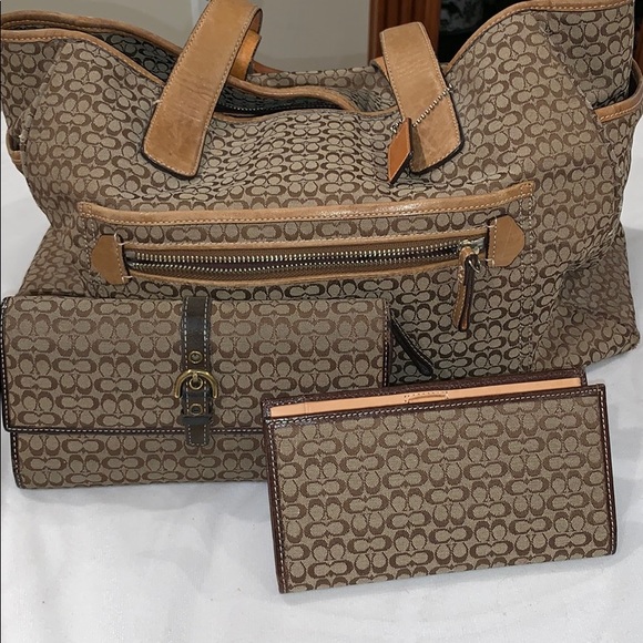 COACH DIAPER BAG N WALLETS - Picture 1 of 5